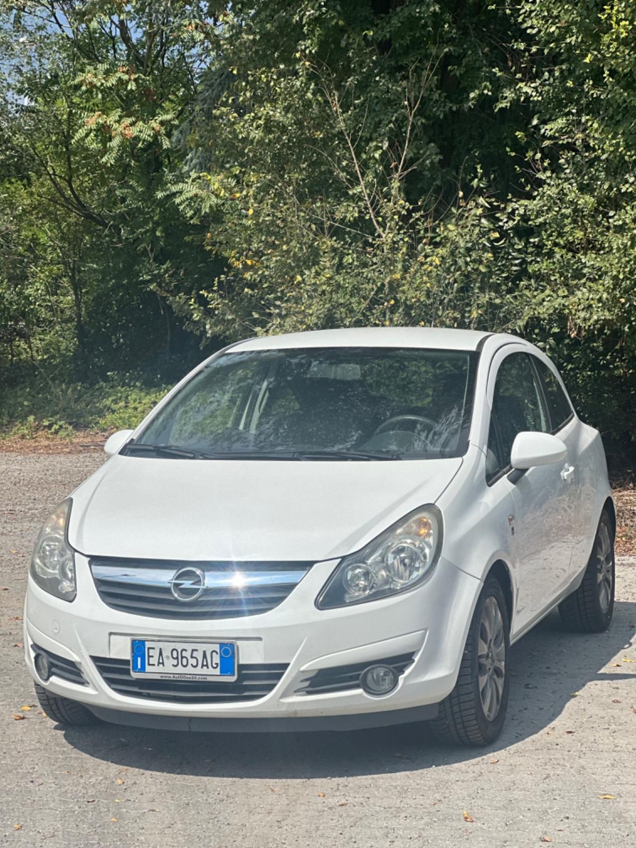 Opel Corsa 1.2 3 porte Club