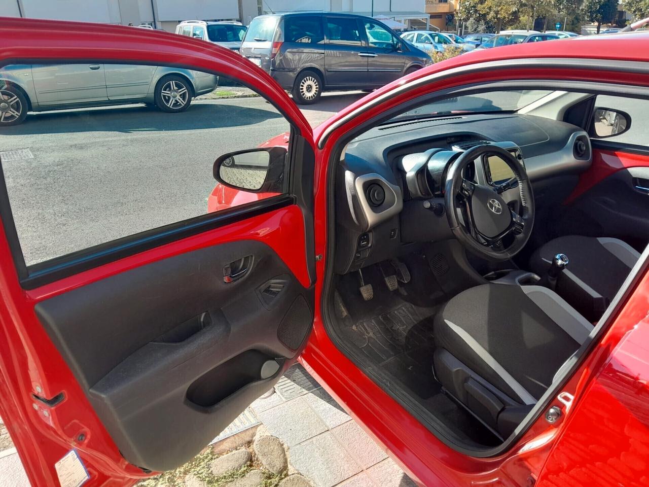 Toyota Aygo 1.0 VVT-i 69 CV 5 porte x-cite