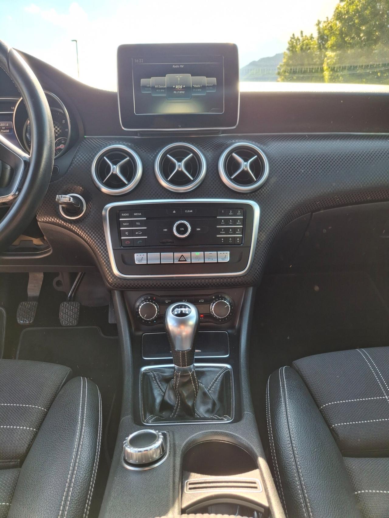 Mercedes-benz A 200 d Premium