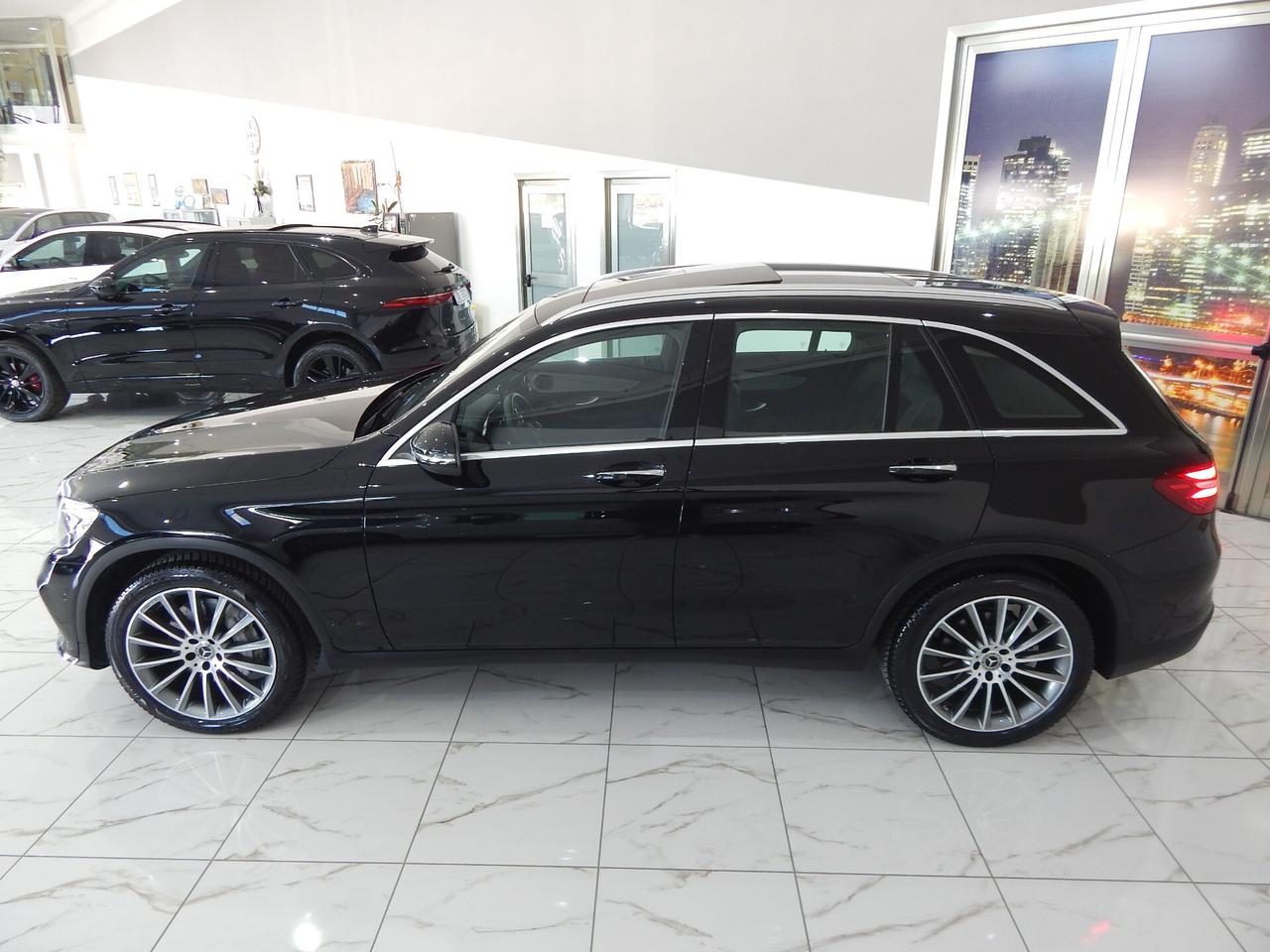 Mercedes-Benz GLC 220 d Premium AMG 4matic Aut. TETTO-NAVI-PELLE-PARK-LED
