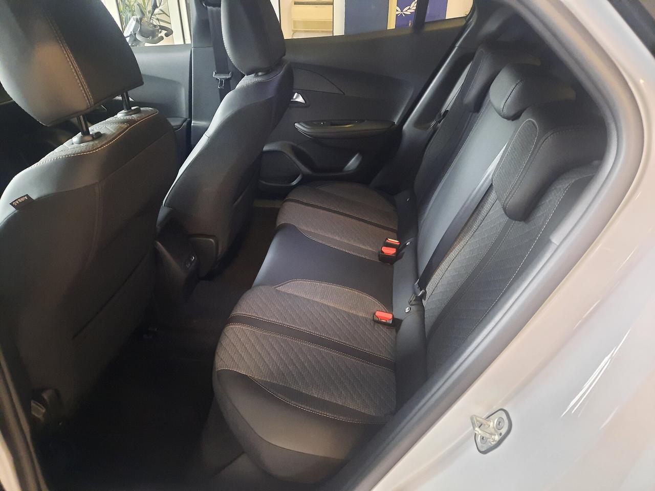 Peugeot 2008 PureTech 130 S&S EAT8 Allure