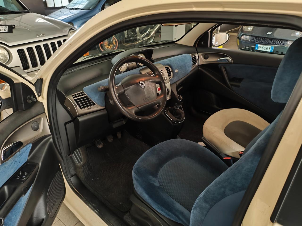 Lancia Ypsilon 1.2 16V Argento