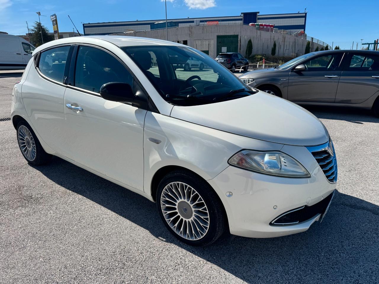 Lancia Ypsilon 0.9 TwinAir 85 CV 5 porte S&S Platinum