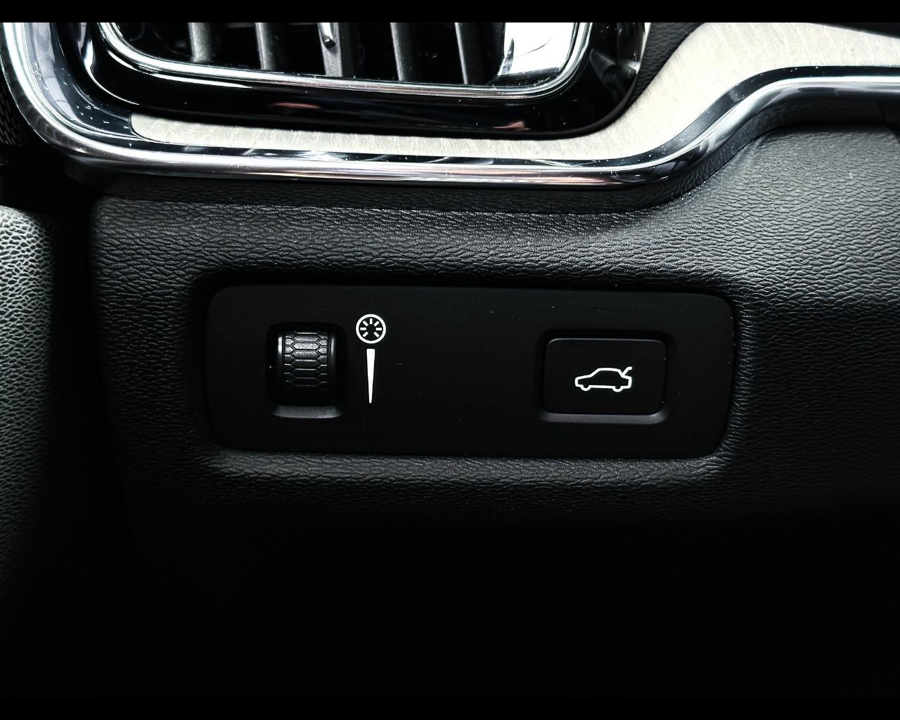 VOLVO V60 (2018-->) - V60 D4 Geartronic Inscription