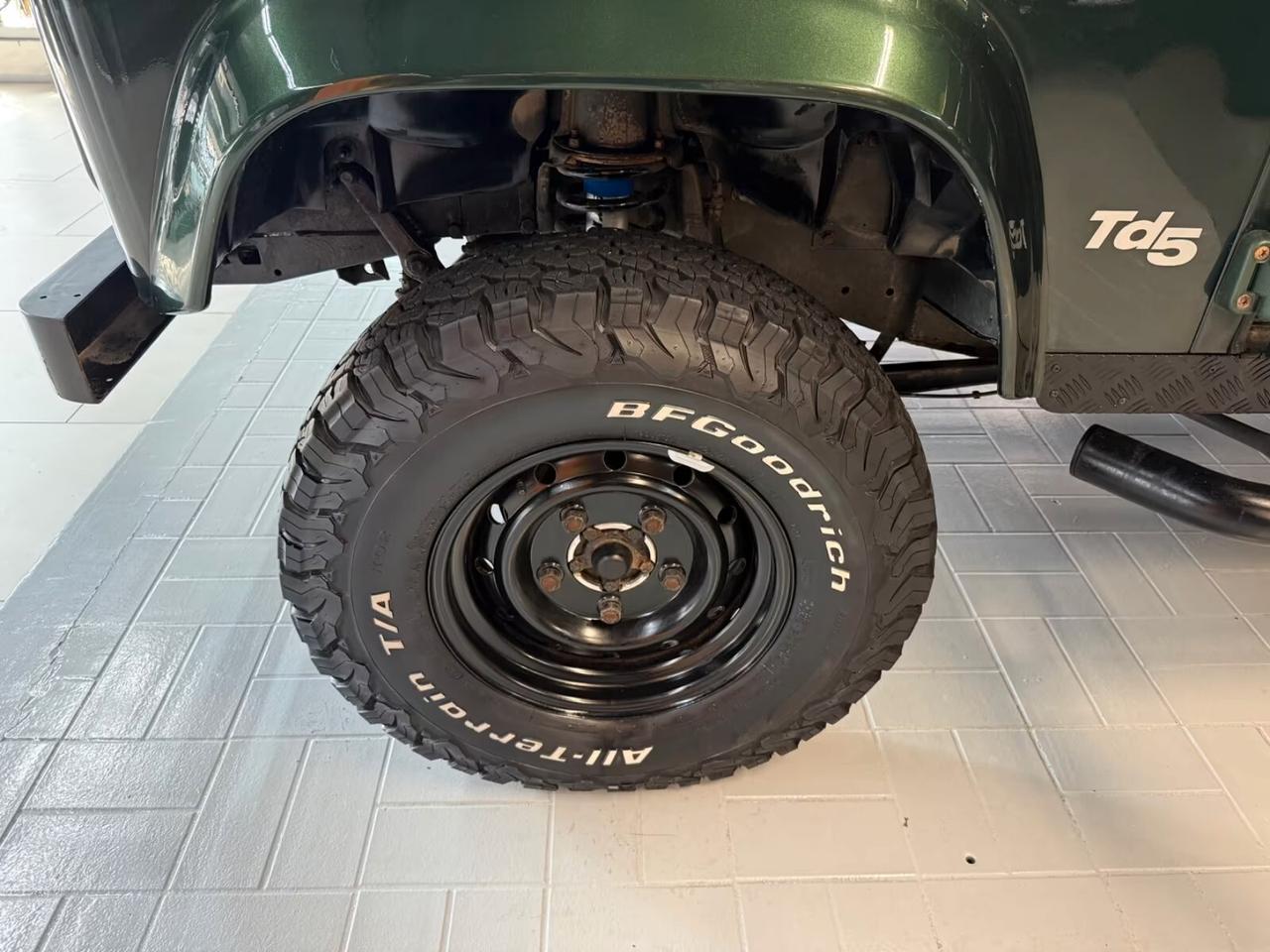 Land Rover Defender 110 2.5 Td5 Station Wagon 9 POSTI