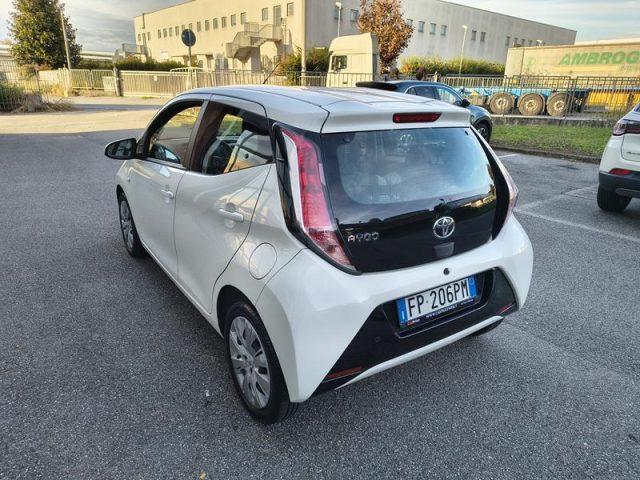 TOYOTA Aygo 1.0 VVT-i 69 CV 5 porte x-play NEOPATENTATI