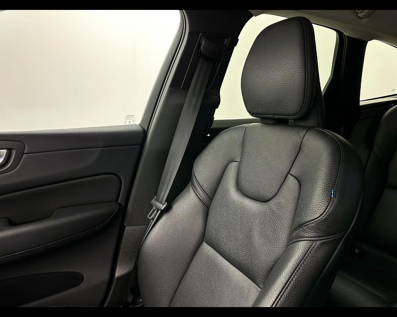 VOLVO XC60 B4 automatico Plus Dark