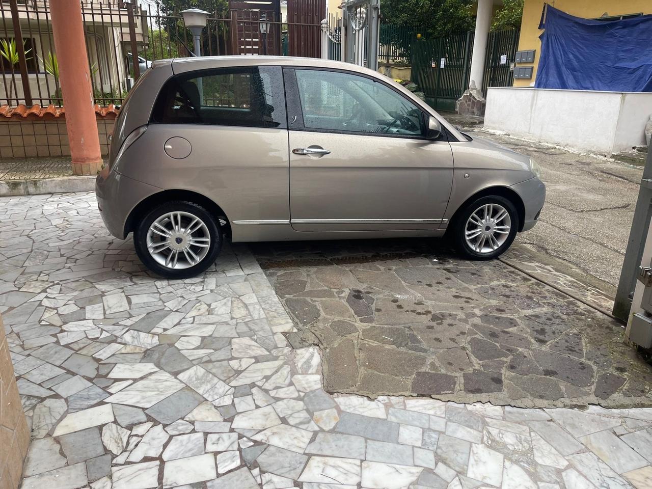 Lancia Ypsilon 1.3 MJT 75 CV Argento