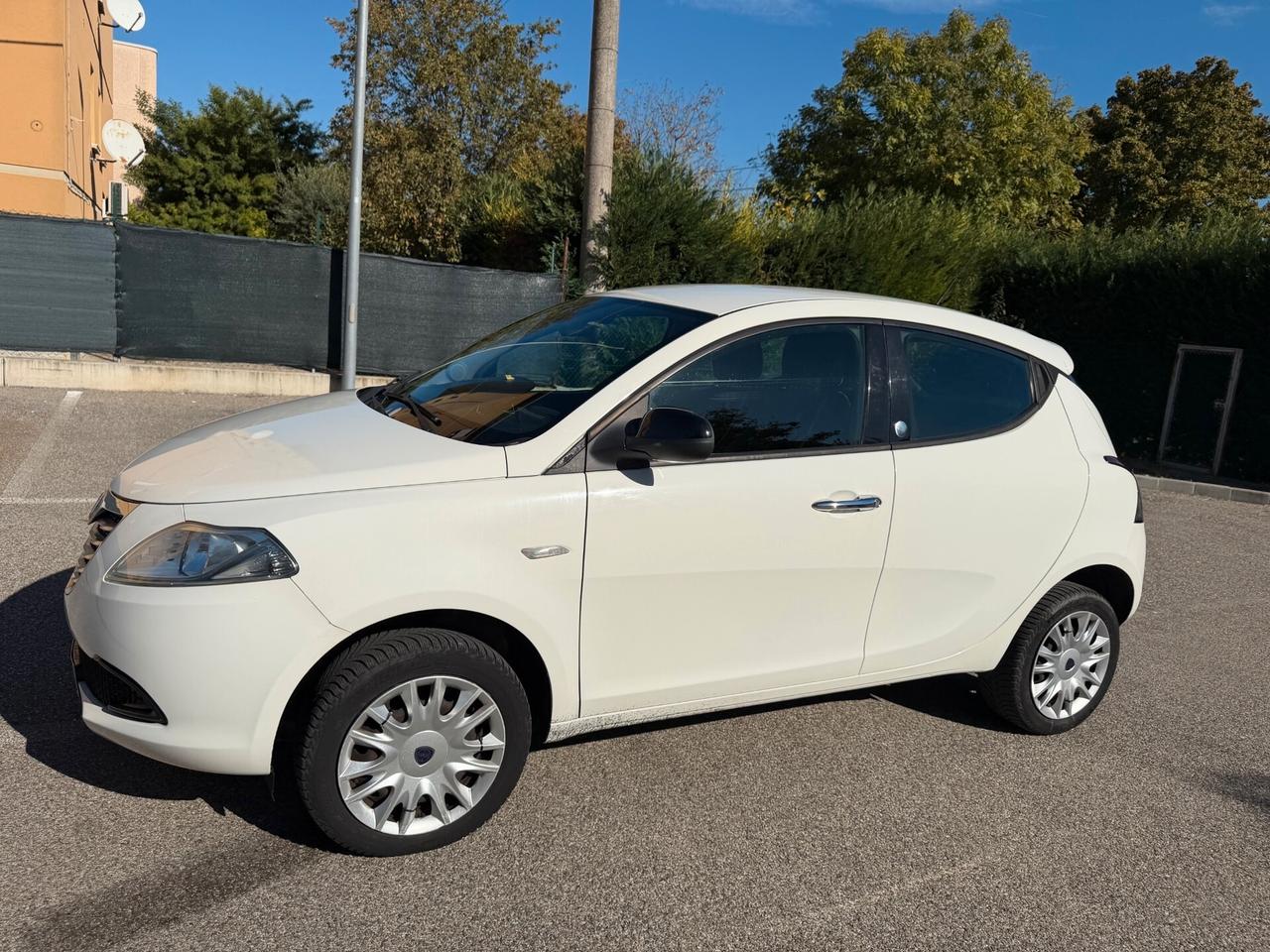 Lancia Ypsilon 0.9 Metano - NEOPATENTATI - 12 MESI DI GARANZIA -