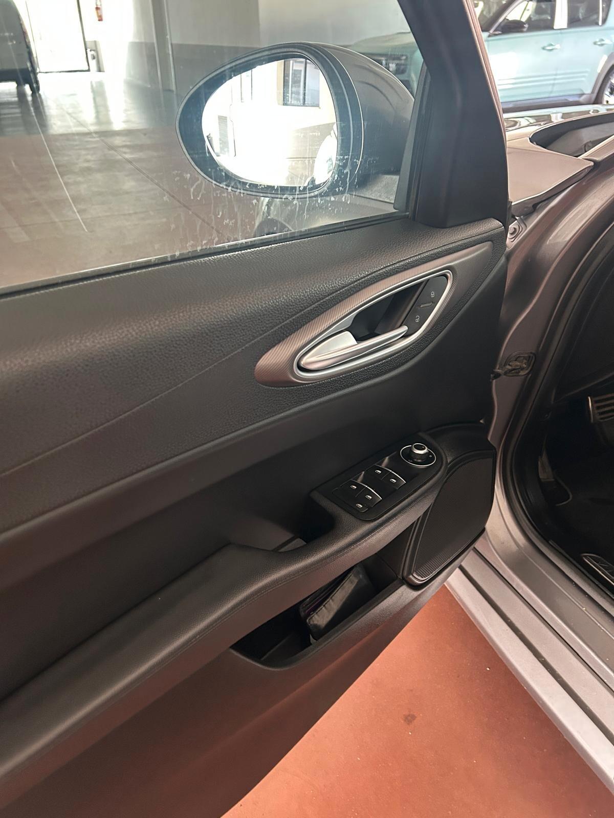 Alfa Romeo Giulia 2.2 Turbodiesel 210 CV AT8 AWD Q4 Veloce