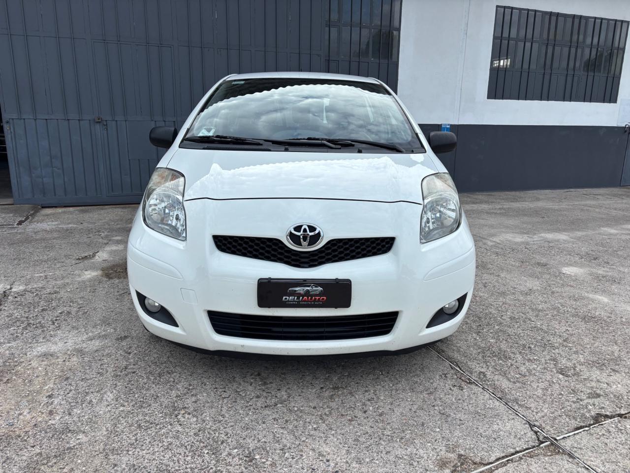 Toyota Yaris 1.0 benzina. Garanzia 12mesi. Neopatentati