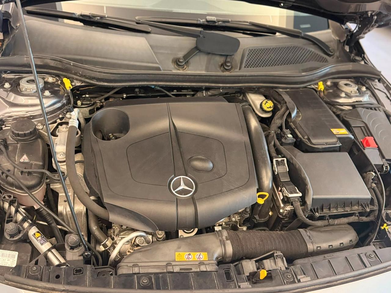MERCEDES GLA 200 D PREMIUM FULL OPTIONAL RESTYLING