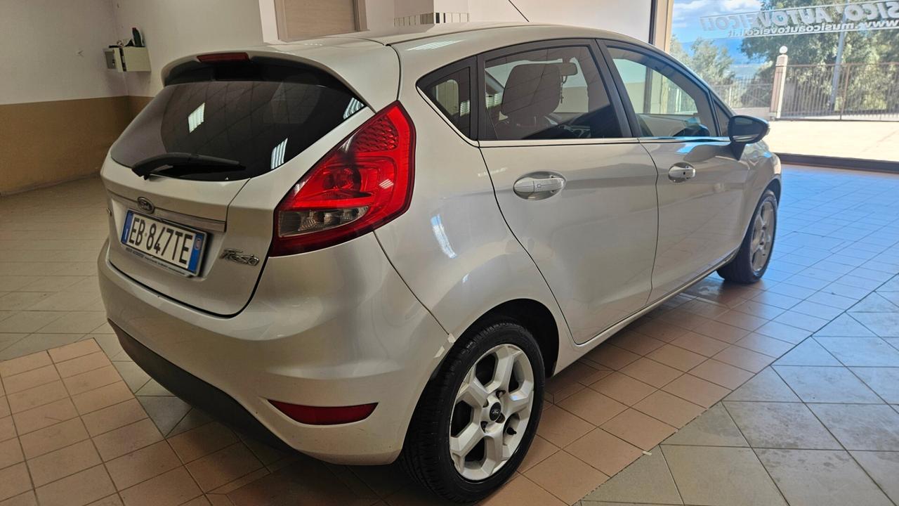 Ford Fiesta 1.4 TDCi 70CV 5 porte Titanium