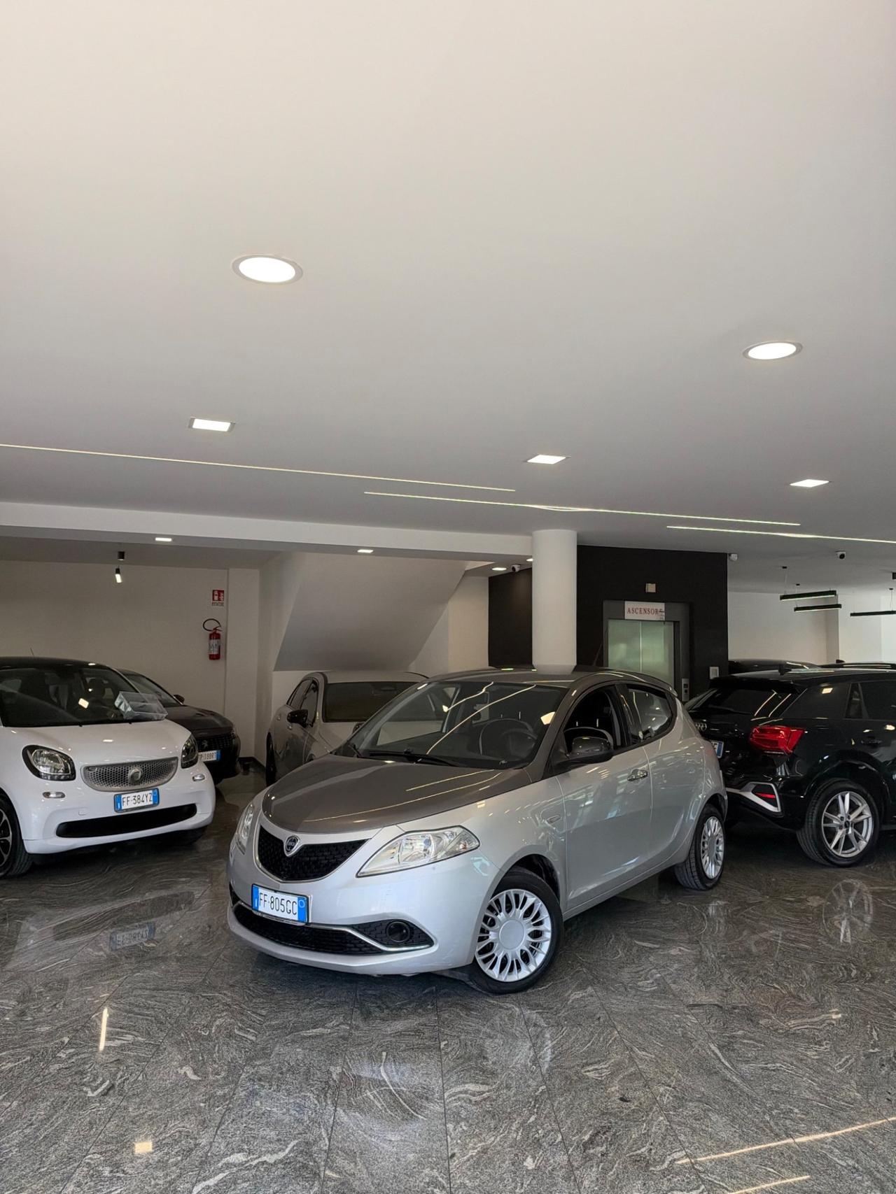 Lancia Ypsilon 1.2 69 CV 5 porte GPL Ecochic Silver