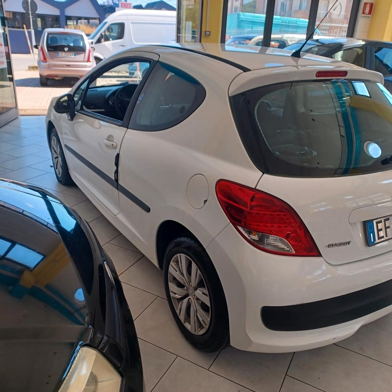 170188KM PEUGEOT 207 1.4 HDI NEOPATENTATI PERFETTA
