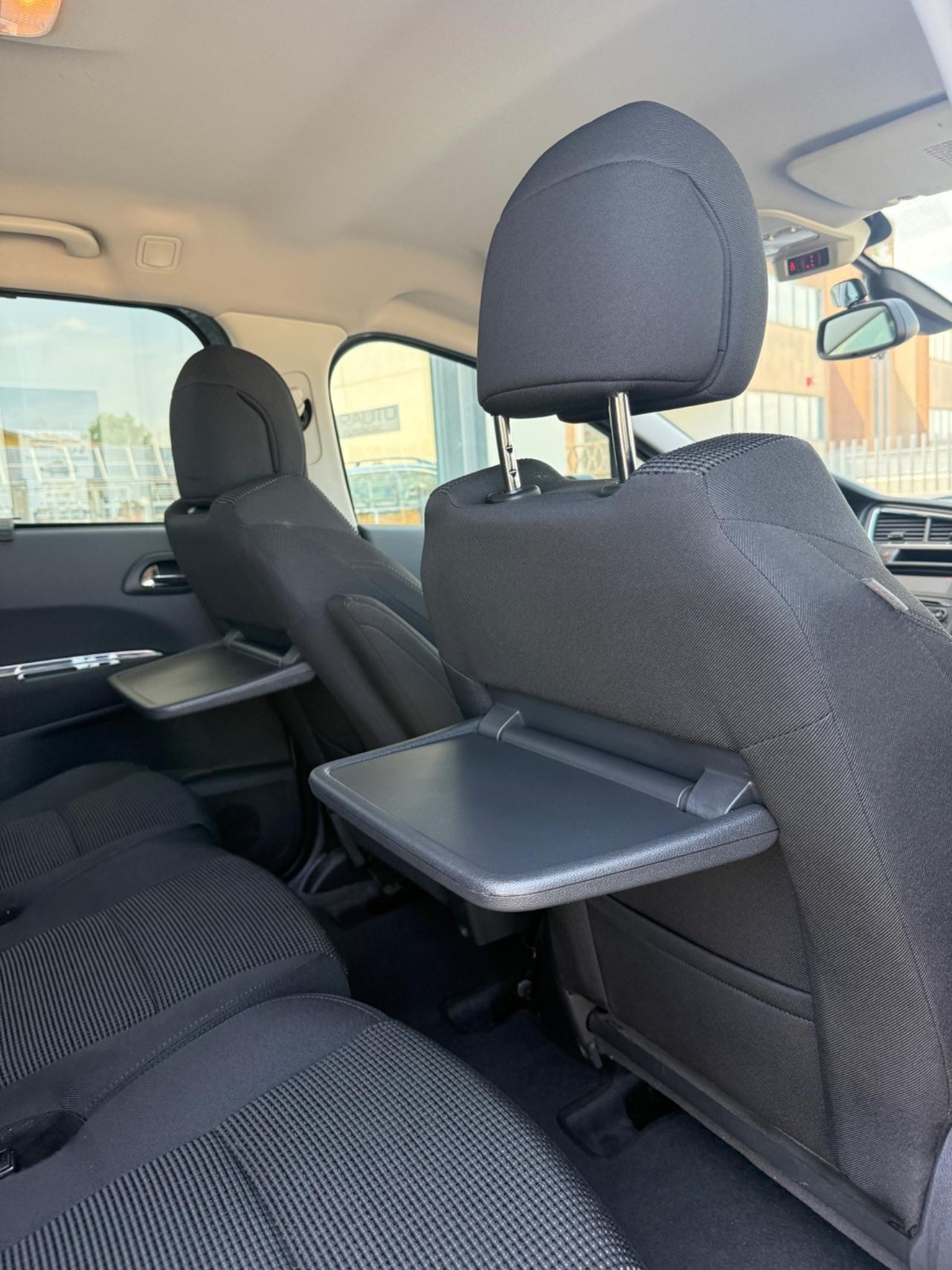 Peugeot 5008 1.6 e-HDi 112CV Stop&Start cambio robotizzato Féline