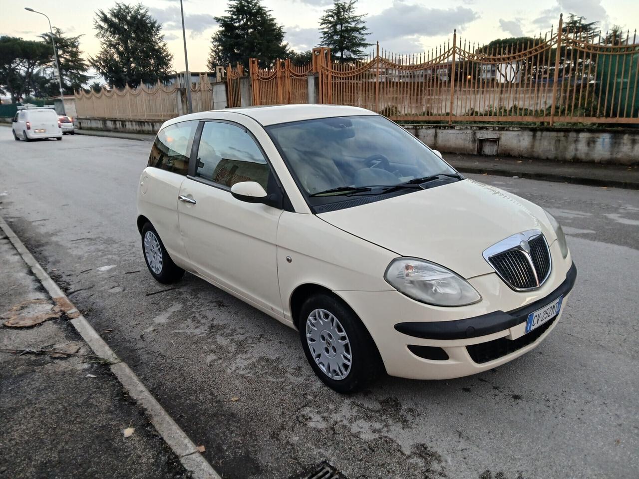 Lancia Ypsilon 1.2 Argento anno 2005