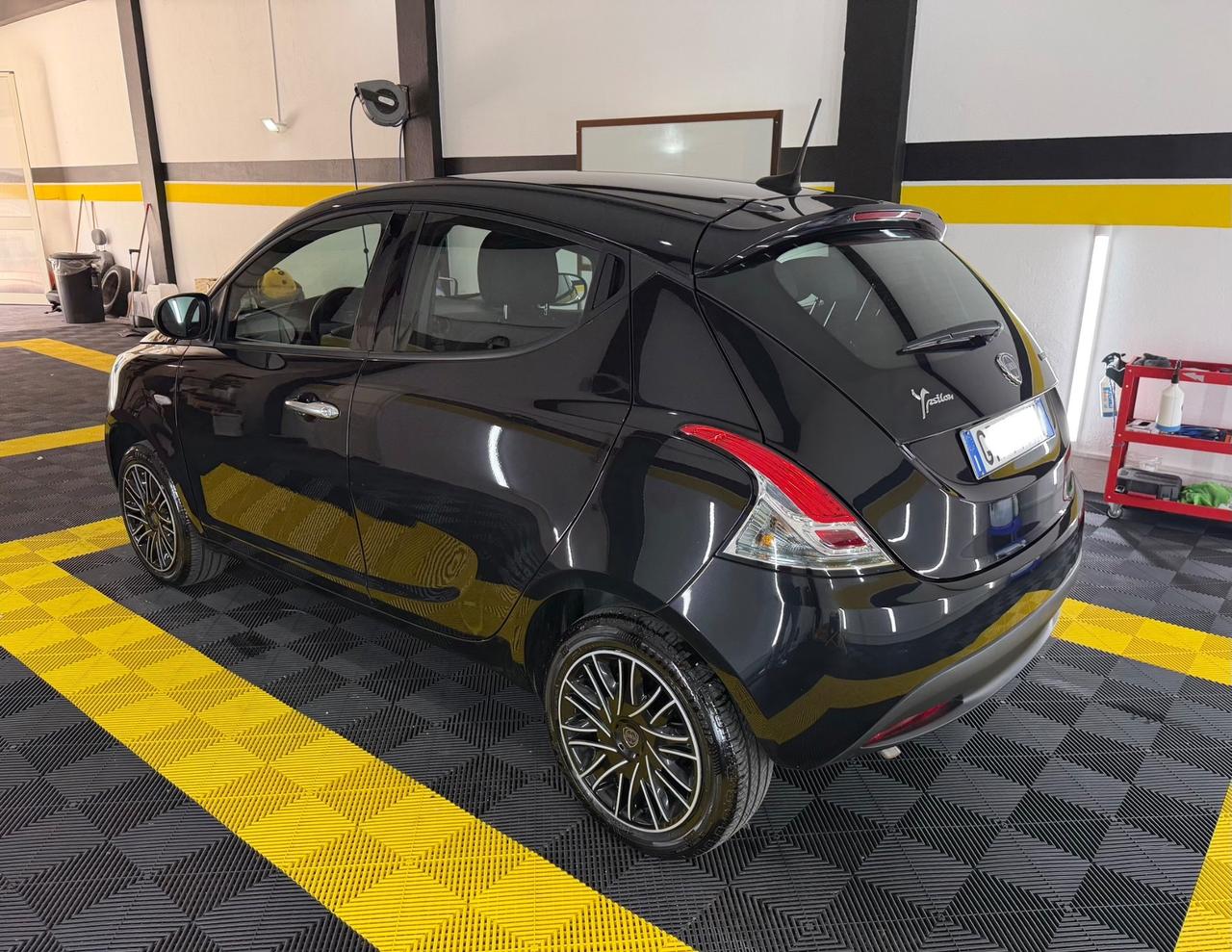 Lancia Ypsilon 1.0 FireFly 5 porte S&S Hybrid Silver Plus