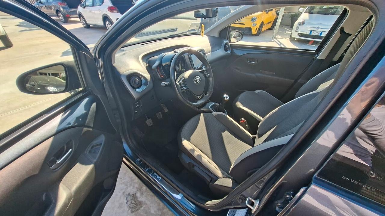 Toyota Aygo Connect 1.0 VVT-i 72 CV 5 porte x-clusiv