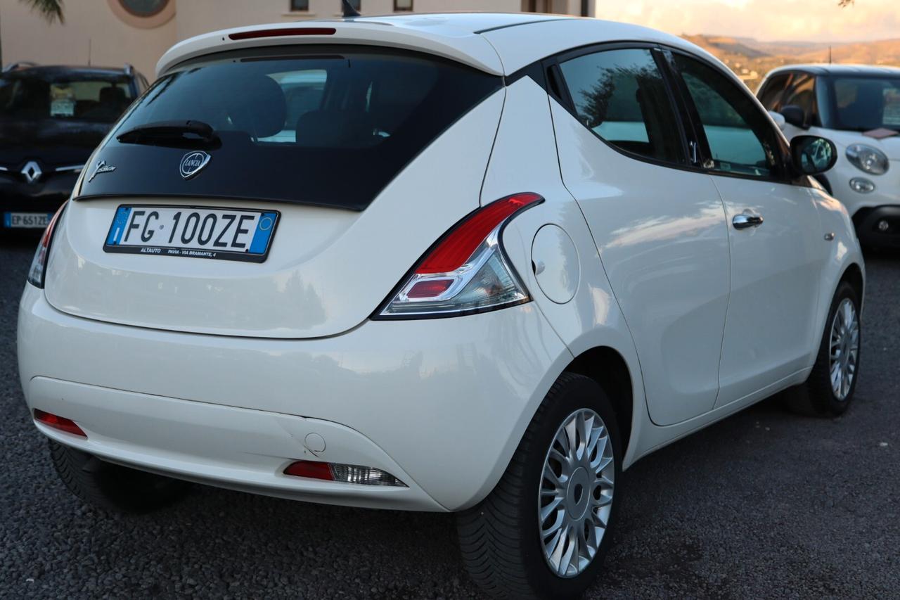 Lancia Ypsilon 1.2 69 CV 5 porte Silver
