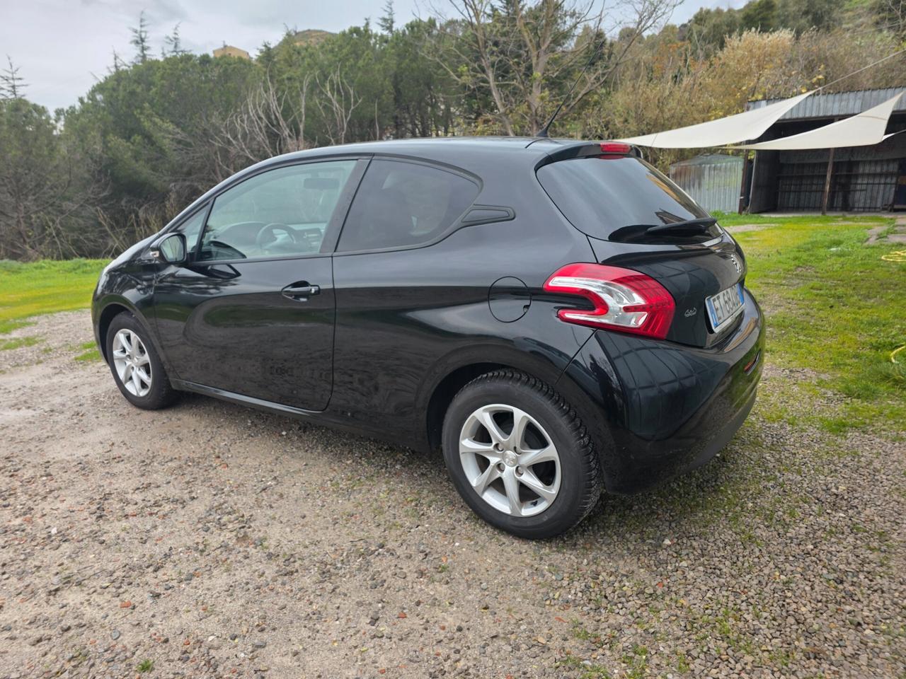 Peugeot 208 1.4 HDi 68 CV 3 porte Allure