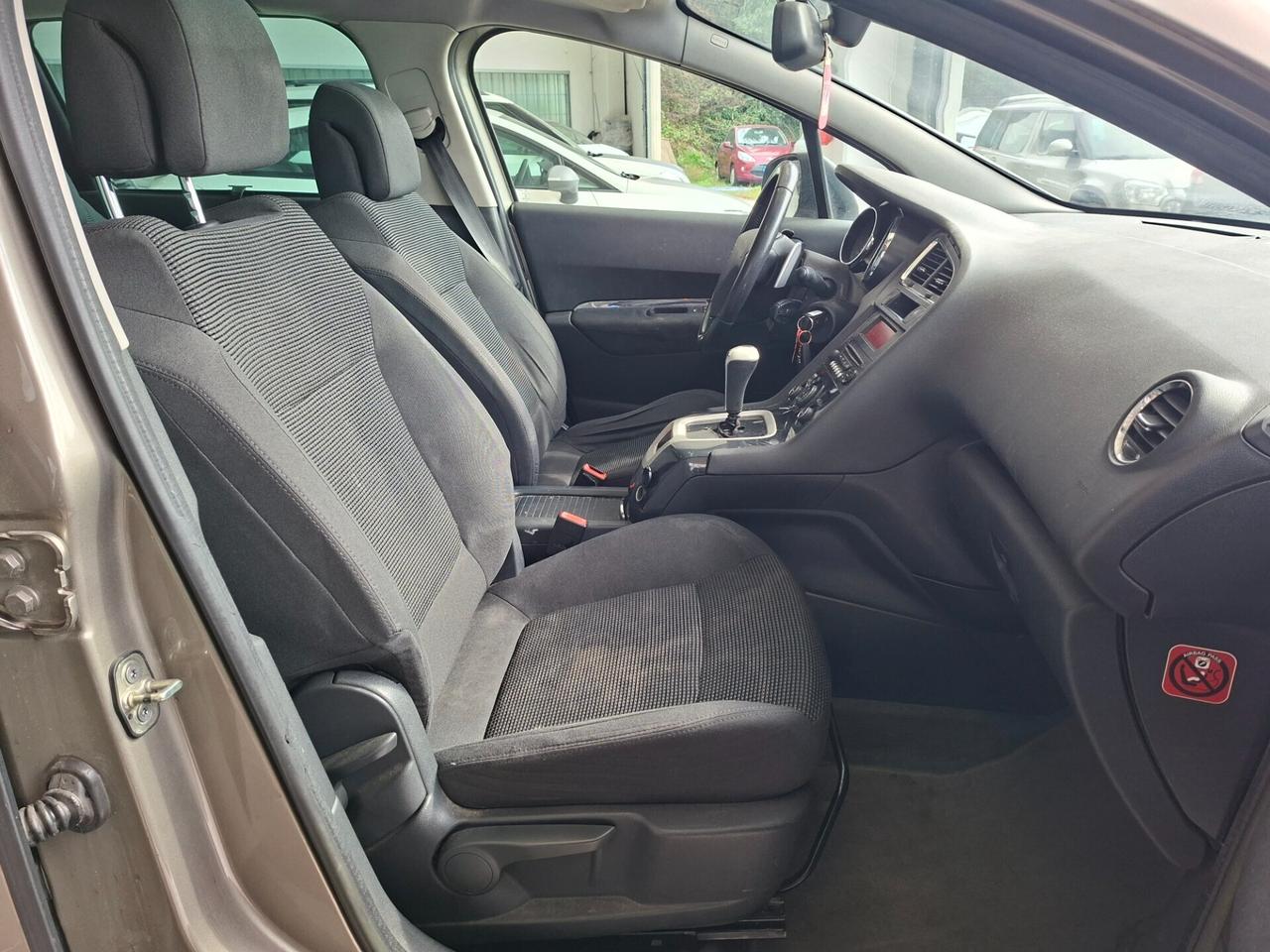 Peugeot 5008 1.6 HDI / 7POSTI / AUTOMATICO