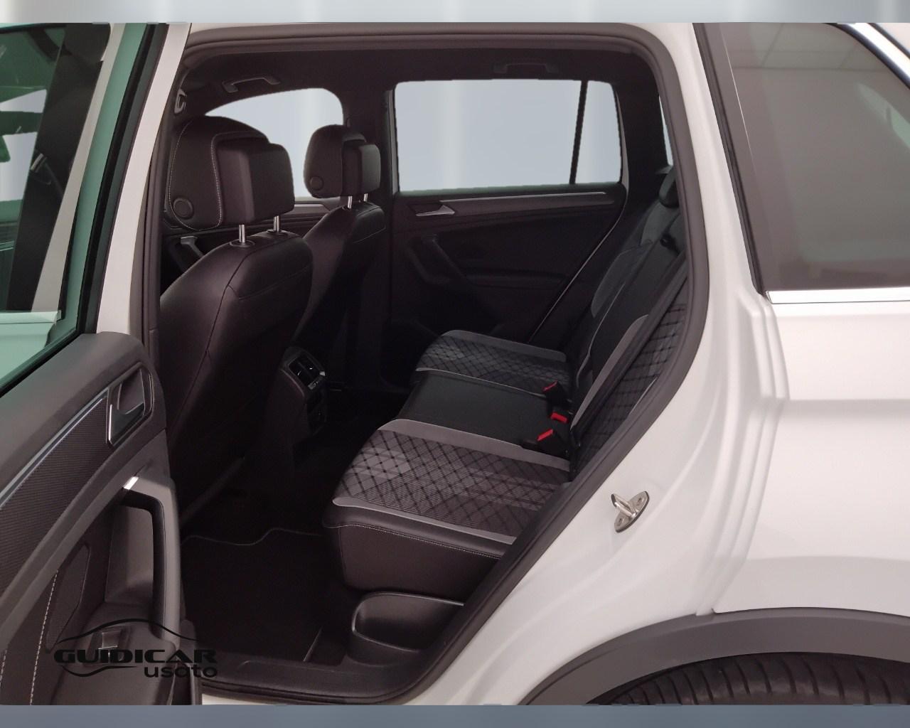 VOLKSWAGEN Tiguan II 2021 - Tiguan 1.5 tsi R-Line 150cv dsg