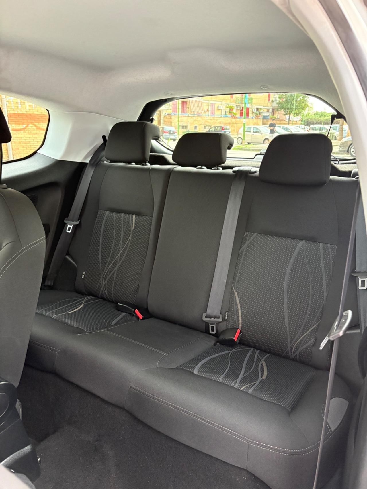 Peugeot 208 1.4 HDi 68 CV 99000km