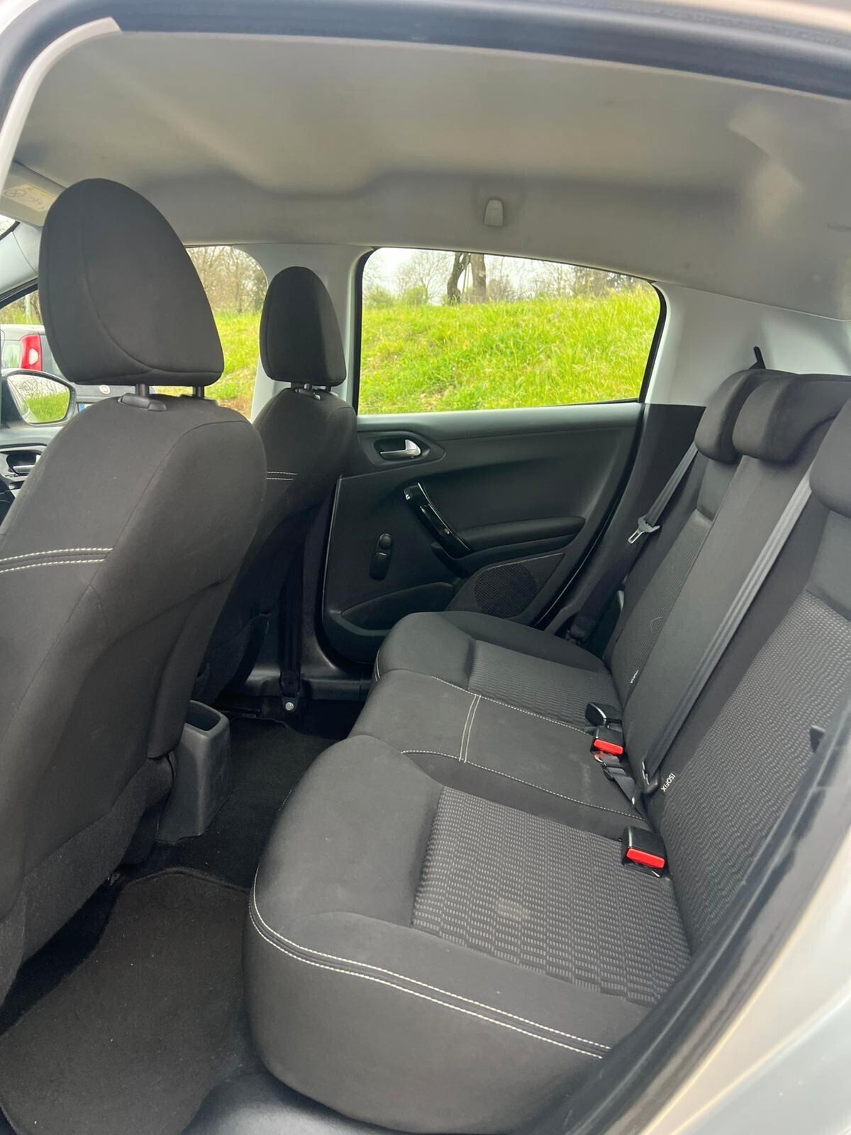 Peugeot 208 PureTech 82 5 porte Allure