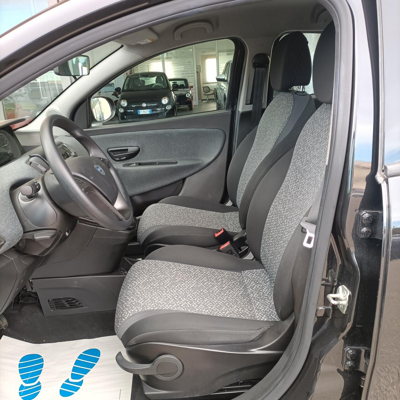 Lancia Ypsilon 1.0 FireFly 5 porte S&S Hybrid Silver