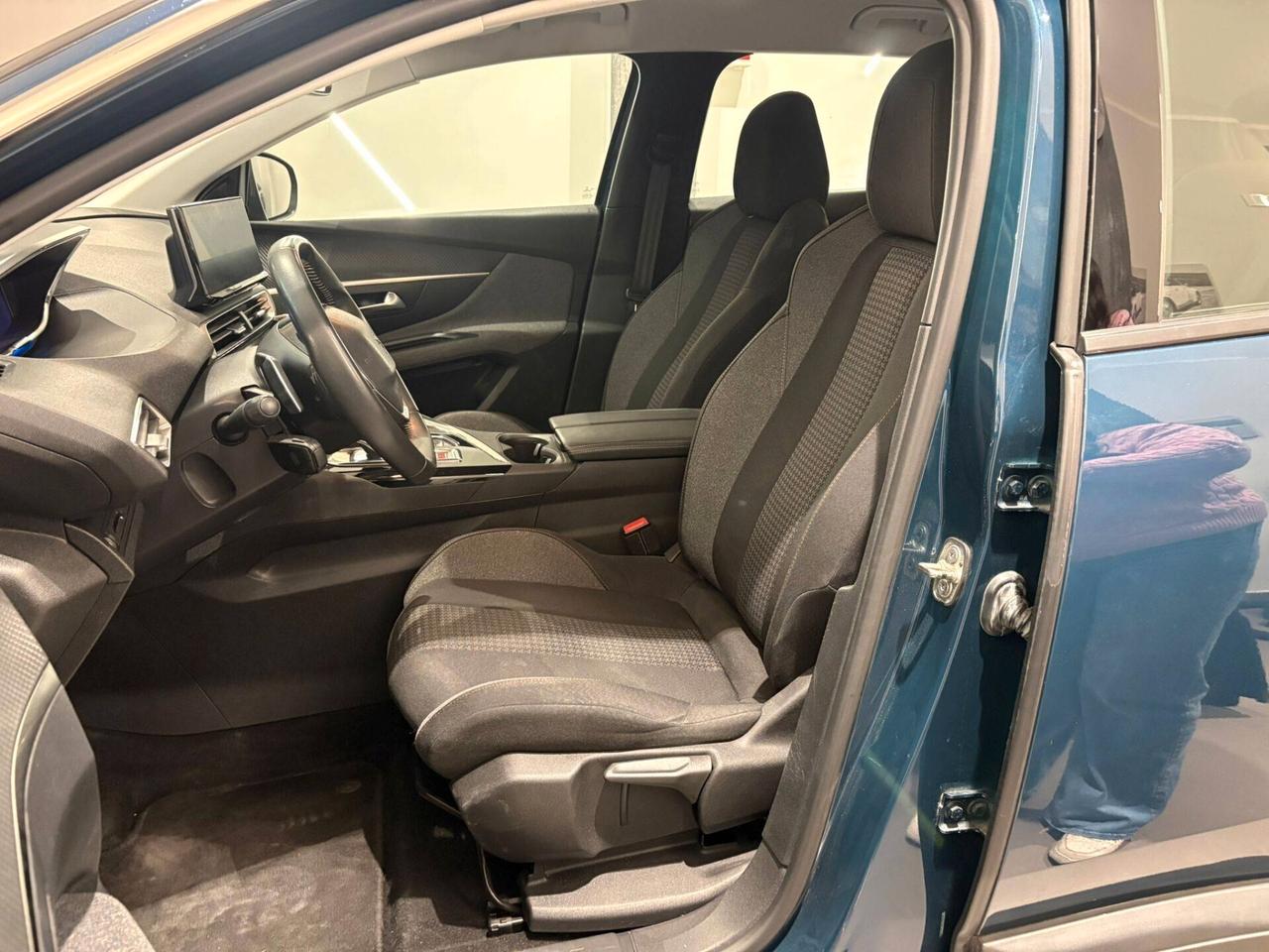 Peugeot 3008 1.5 EAT8 Business 130cv - 2021