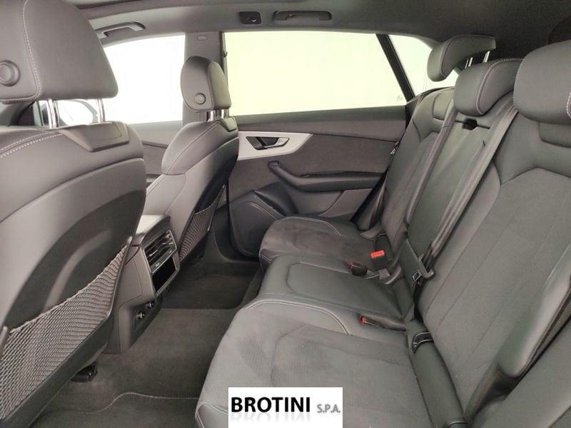 Audi Q8 50 TDI 210kW quattro tip. S Line Edition