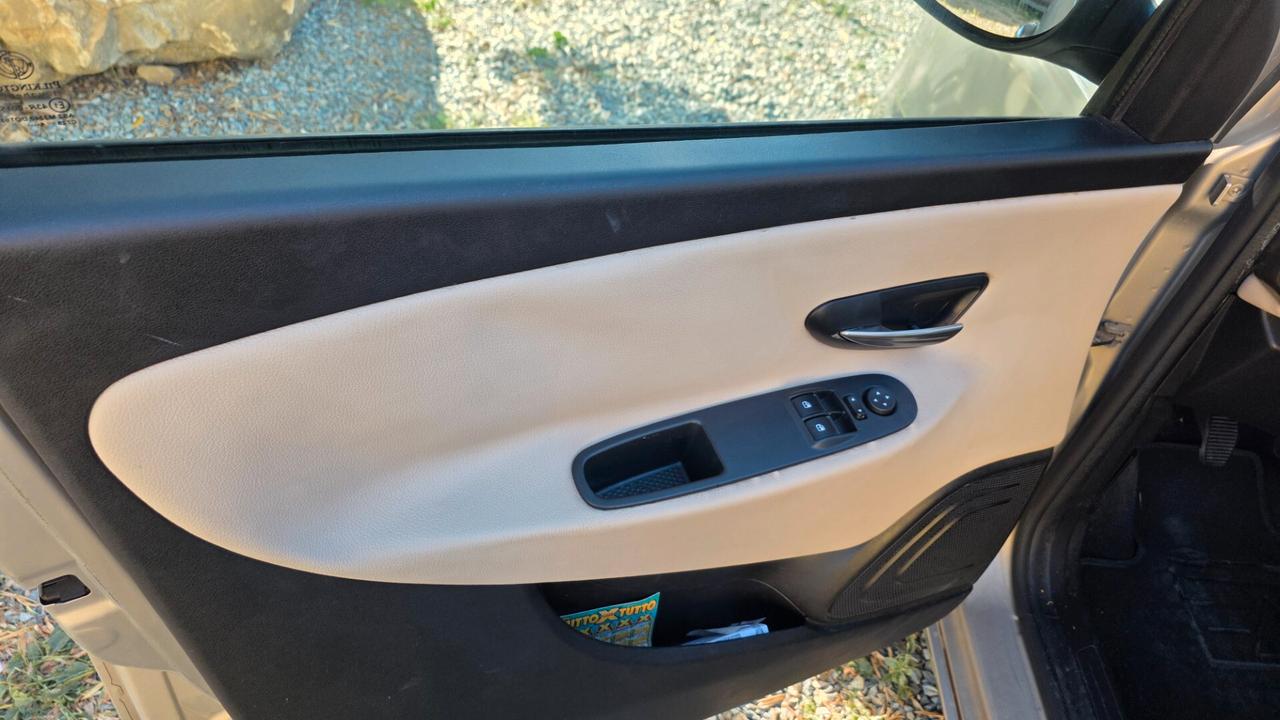 Lancia Ypsilon 1.2 69 CV 5 porte Gold