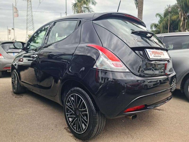 Lancia Ypsilon 1.0 FireFly 5 porte S&S Hybrid Ecochic