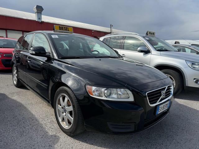 VOLVO V50 D2 R-design