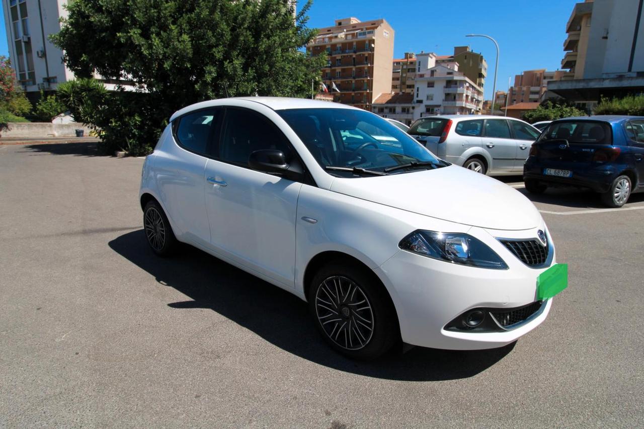 Lancia Ypsilon 1.0 FireFly 5 porte S&S Hybrid Alberta Ferretti