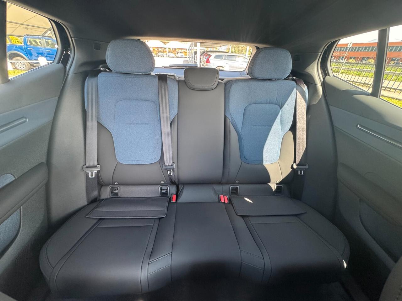 Volvo EX30 P5 Lond Range Electric RWD Plus Black Edition 272CV