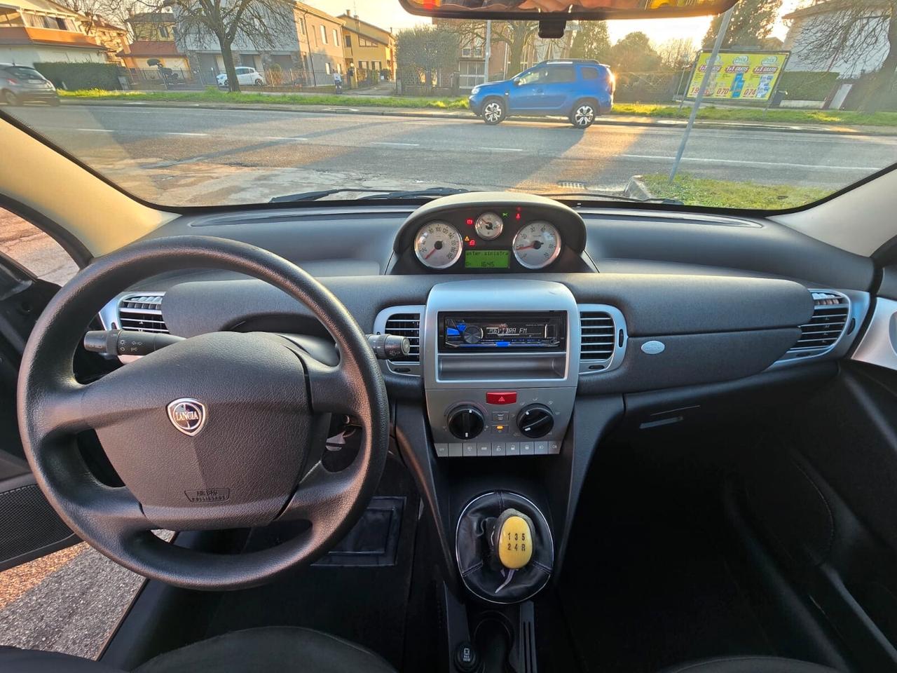 Lancia Ypsilon 1.2 69 CV Unyca