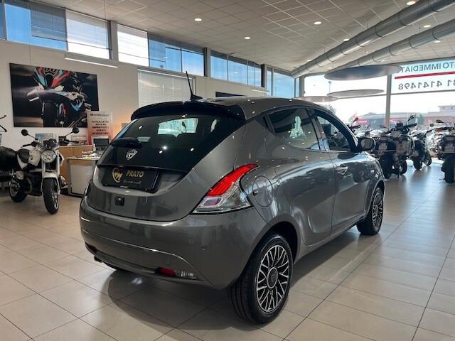 Lancia Ypsilon 1.0 firefly hybrid Silver *18.000 KM*