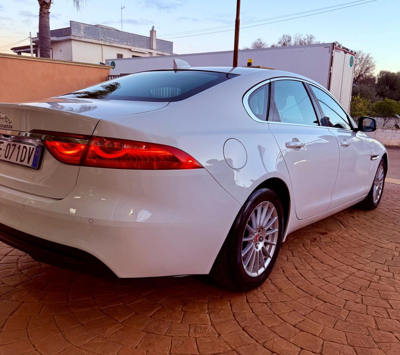 Jaguar XF 2.0 D E-Performance aut. Prestige