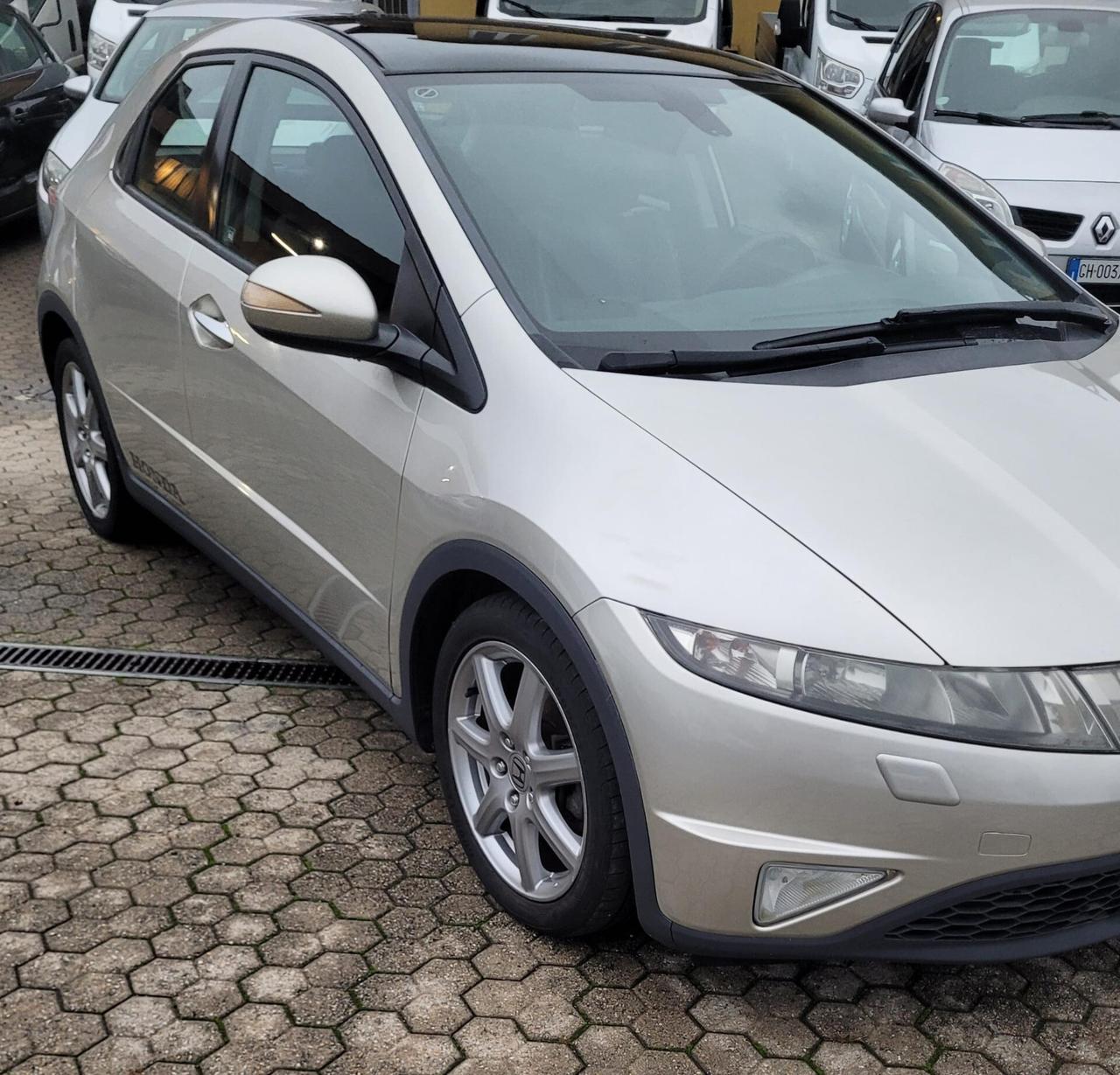 Honda civic 1.8 i-vtec (cambio automatico)