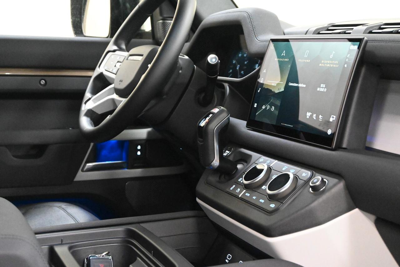 LAND ROVER Defender (2019) Defender 110 3.0D I6...