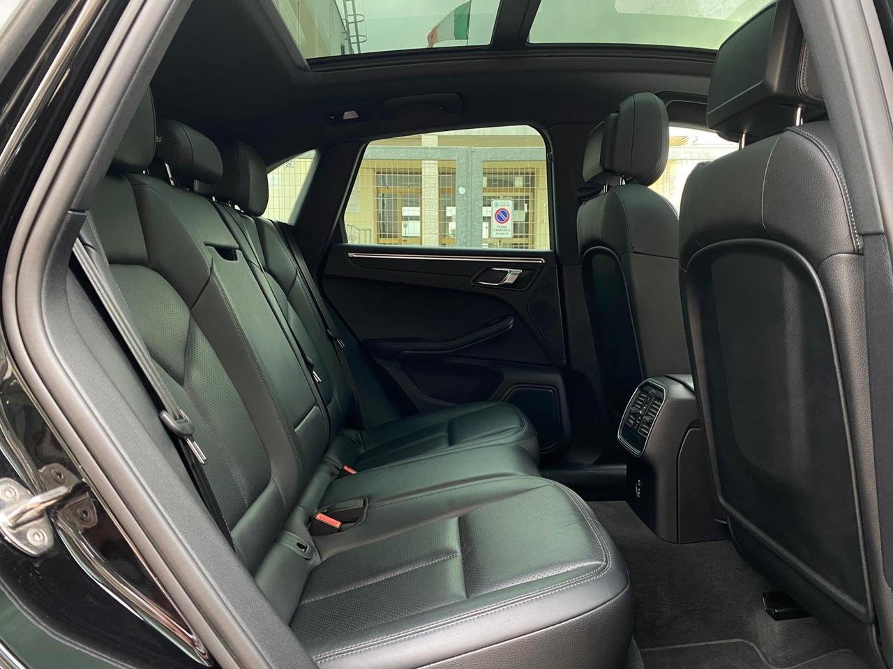 PORSCHE MACAN 2.0 NY 2023 TETTO APRIBILE