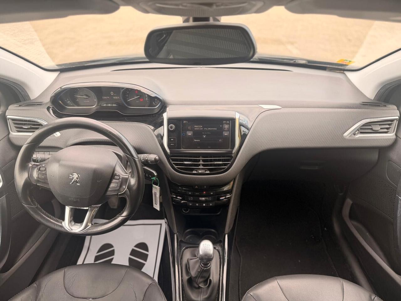 Peugeot 2008 BlueHDi S&S Black Matt 120cv