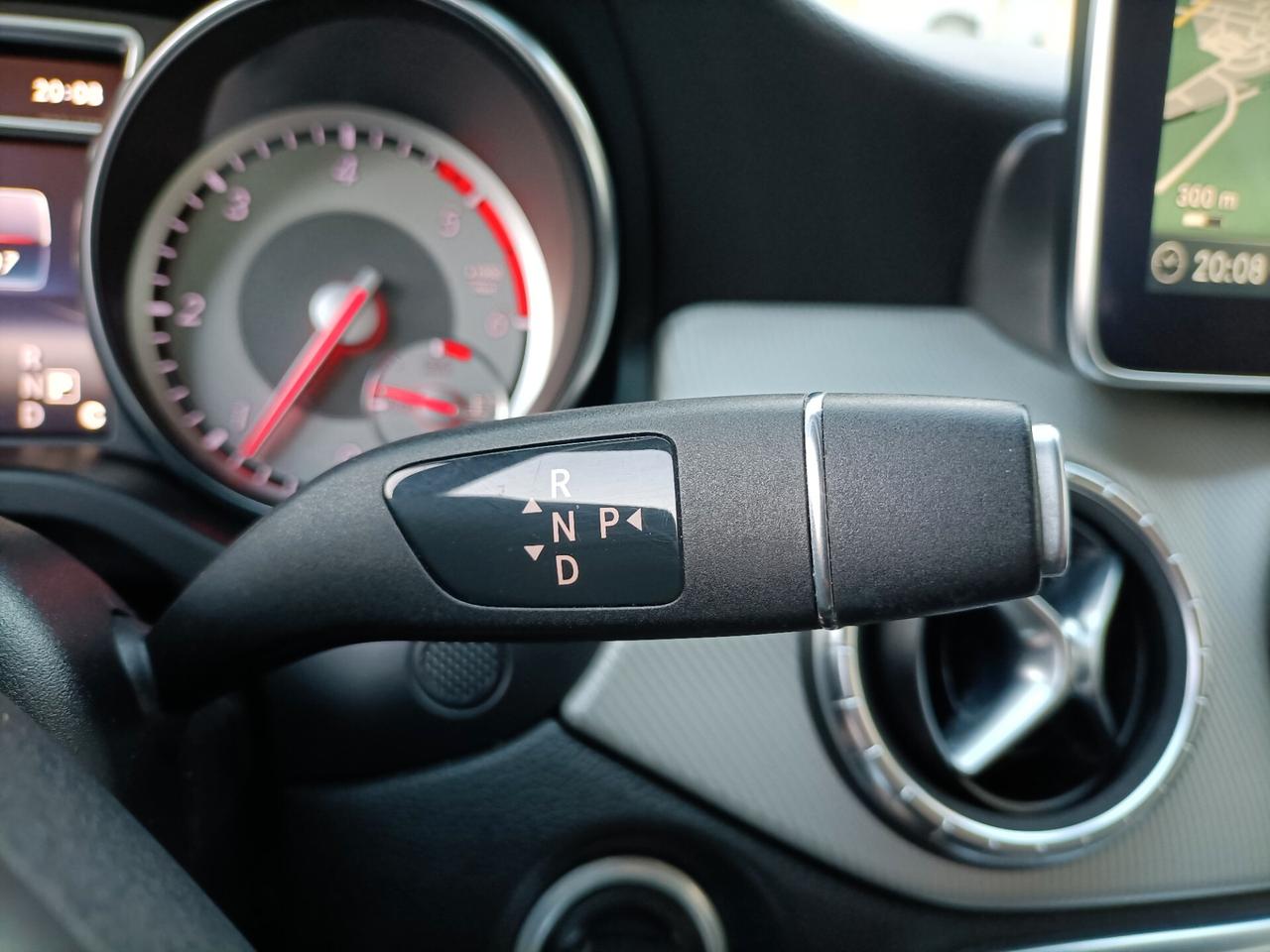 Mercedes-benz CLA 220d Automatic Premium Dark Night