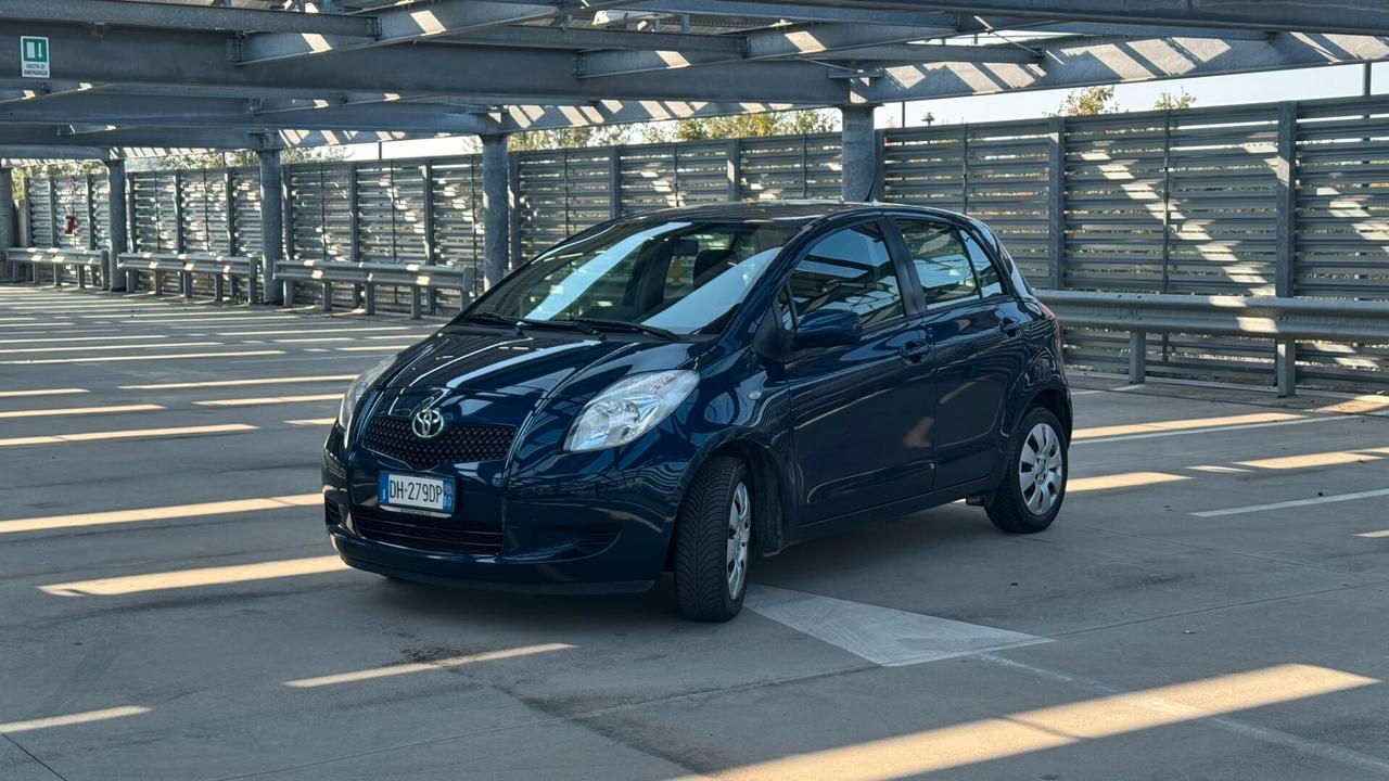 Toyota Yaris 1.0 5 porte Sol