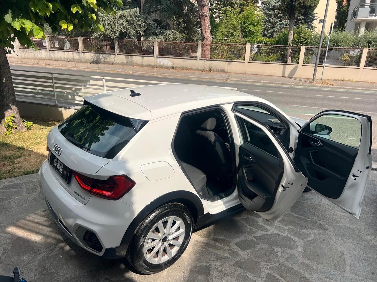 AUDI A1 ALLSTREET 30 TFSI S-TRONIC BUSINESS NEOP