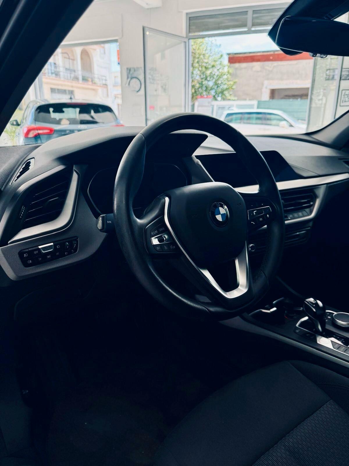 Bmw 118 118d 5p. Business Advantage