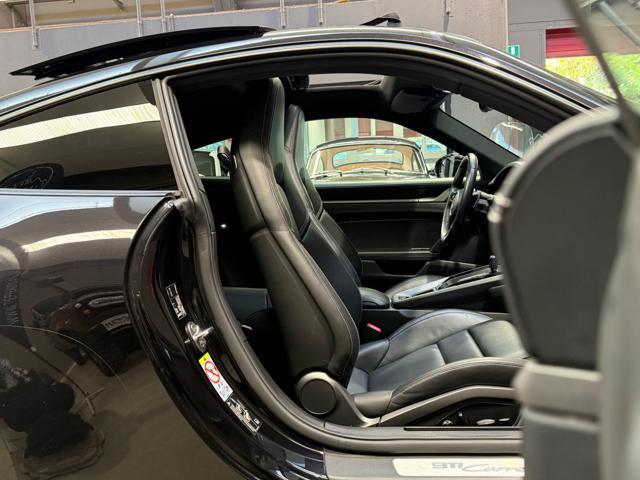 PORSCHE 911 Carrera 4S