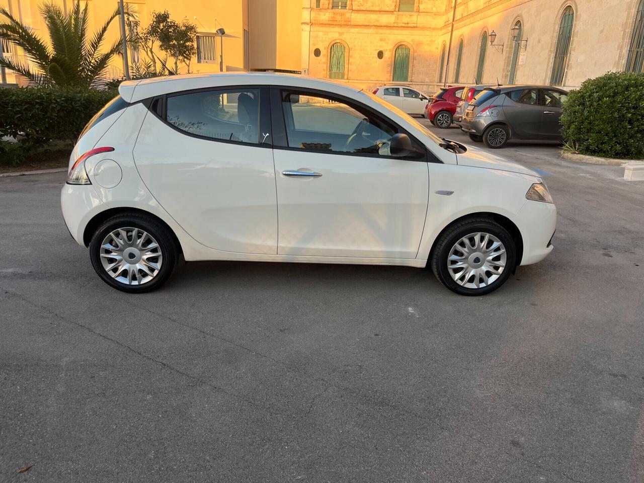 Lancia Ypsilon 1.2 69 CV 5p. Silver UsatoSicuro